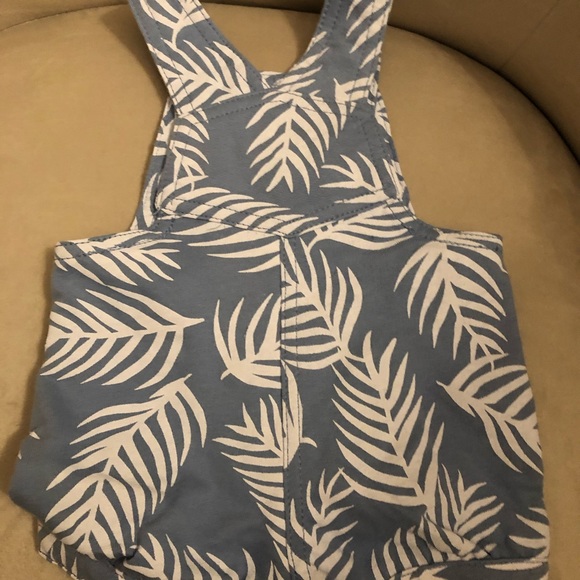 Baby girl Carter’s Flutter Tee & Palm-Leaf Shortalls Set & pink and white Romper - Picture 5 of 9